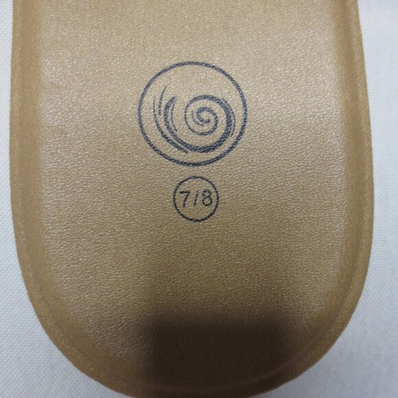 NEW WITH TAGS womens WHITE flip flops SANDALS glitter BLING sequins SIZE 7/8 - Picture 2 of 5